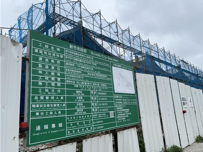 新竹漁港新建漁產品直銷中心正在興建當中。（王惠慧攝）