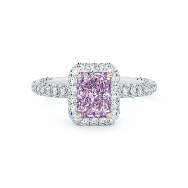 De Beers Aura雷迪恩式切割紫钻戒指，主石为1.09克拉紫钻。（De Beers提供）