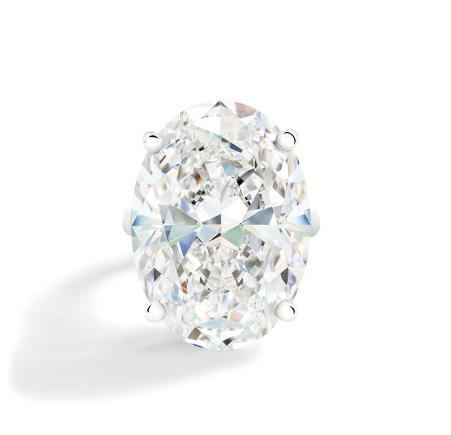 De Beers DB Classic高级珠宝椭圆形切割钻石戒指，主石逾30克拉。（De Beers提供）