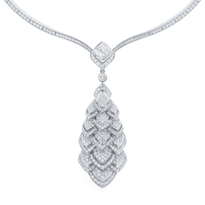 De Beers全球首次曝光的 Metamorphosis by De Beers系列Spring项炼。（De Beers提供）