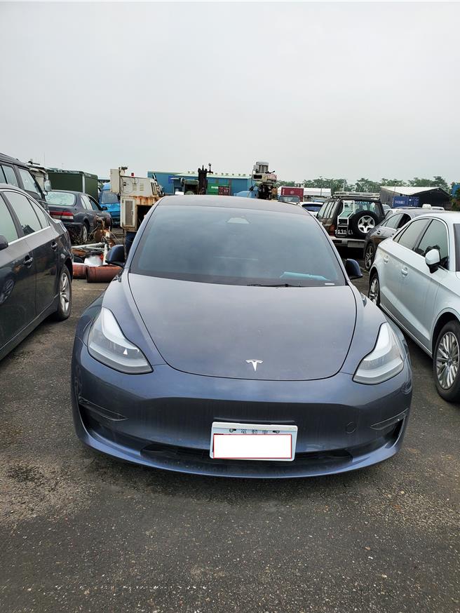 高雄分署拍卖电动汽车特斯拉(执行署提供)