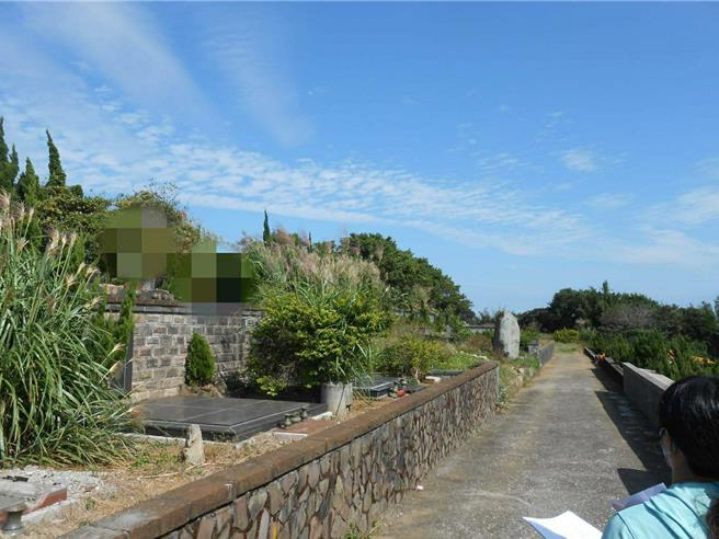 宜兰分署拍定新北市金山区2笔墓园土地(执行署提供)