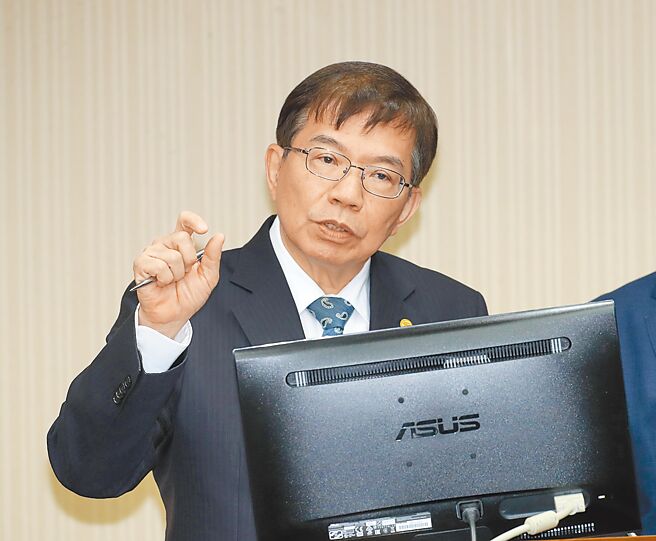 交通部長王國材1日在立法院受訪表示，中國大陸禁止開放陸客來台自由行比他的預期還要堅定，目前仍看不到曙光，期待兩岸恢復正常交流。（劉宗龍攝）