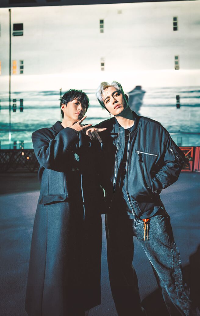 TABLO（左）与J.Sheon合作推出新歌。（RYCE提供）