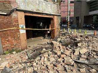 全台大地震　基隆老房崩砖、阳台掉落