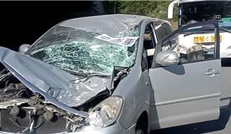 中橫落石擊中自小客 台中近萬戶停電