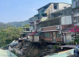 新店「我家的路消失了」 民宅懸空住戶嚇壞