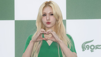 TWICE彩瑛突公开SOMI「掀衣露罩」养眼照 急删仍惹议