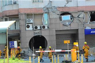花莲大震！统帅大楼瓦斯外泄   警消急疏散 120户