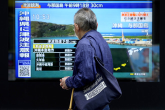 影》台地震讓沖繩晃很大！避難車潮塞爆 那霸機場一度暫停起降