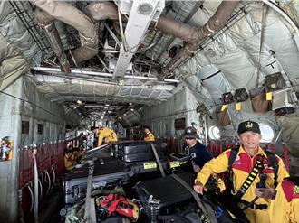 花蓮強震！南部三縣市特搜隊急搭空軍C-130抵花進駐災區