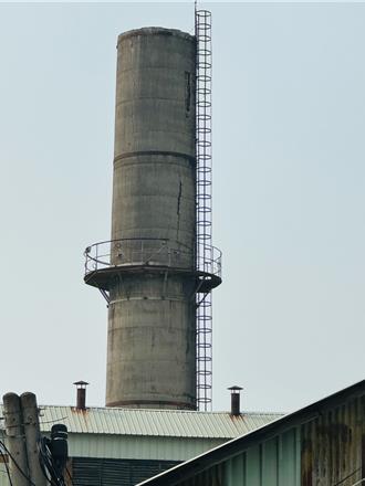 后里糖廠百年煙囪被「震裂」 楊瓊瓔邀文化部現勘緊急搶修