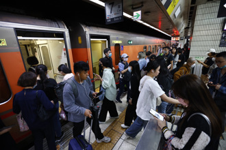 花蓮強震台鐵東部幹線拚明日搶通 宜花再加開10列區間快車