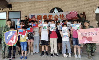 婦幼節獻關懷！陸軍249旅「愛心社」展大愛    陪伴弱勢孩童過節