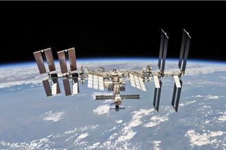 「2.9吨太空垃圾」坠毁地球过程未烧毁 残片击穿美佛州民宅