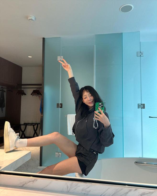 Taeyeon太妍着 AUTRY鞋款。（摘自艺人IG）