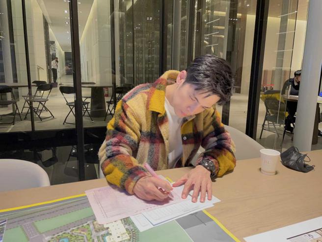 Gino去年在三重买下3000多万的预售屋。（图／翻摄自Gino脸书）