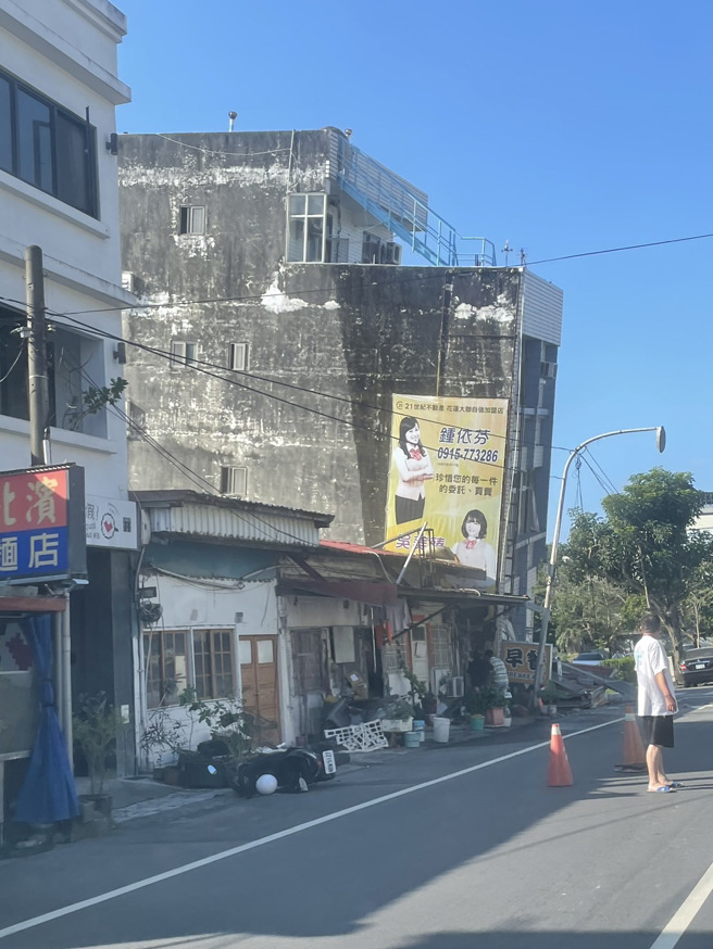 花蓮北濱街早餐店倒塌。(民眾提供)