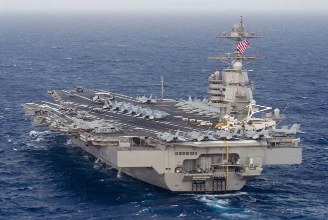 美國「福特」號（USS Gerald R. Ford，CVN-78）超級航母穿越大西洋的畫面。（美國海軍）