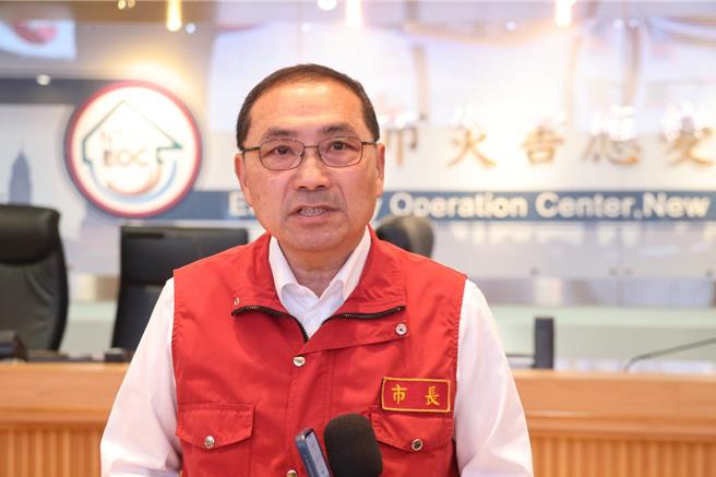 新北市長侯友宜表示，新北市在7點58分發生五級強震，在8點鐘立即成立一級應變中心，面對整個災情，立即要求各區政以及我們的災害應變中心災情立即查報，到目前為止有78件。（新北市政府提供）