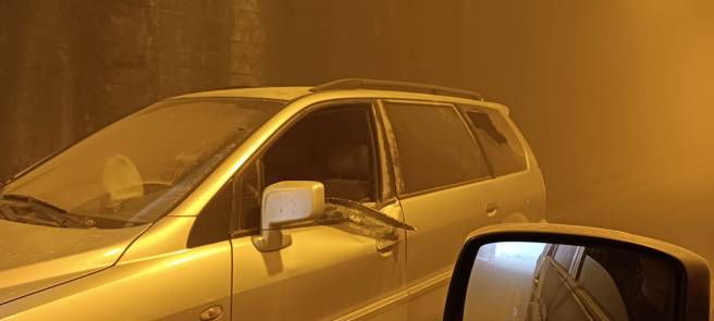 苏花公路多车遭落石砸中伤亡不明。(民眾提供)