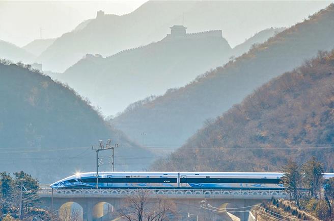 花蓮3日上午發生7.2級地震，讓大陸部分鐵路路線也要求臨時封鎖。（中新社）