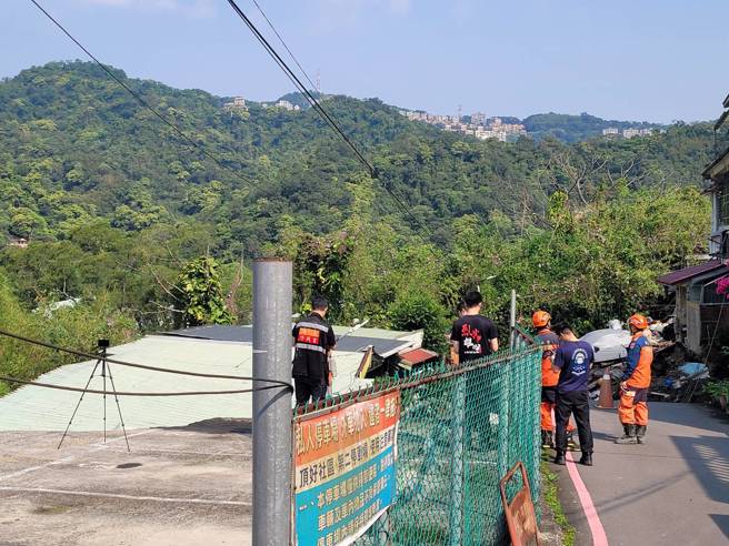 消防趕抵救援。（圖 / 劉詠韻翻攝）