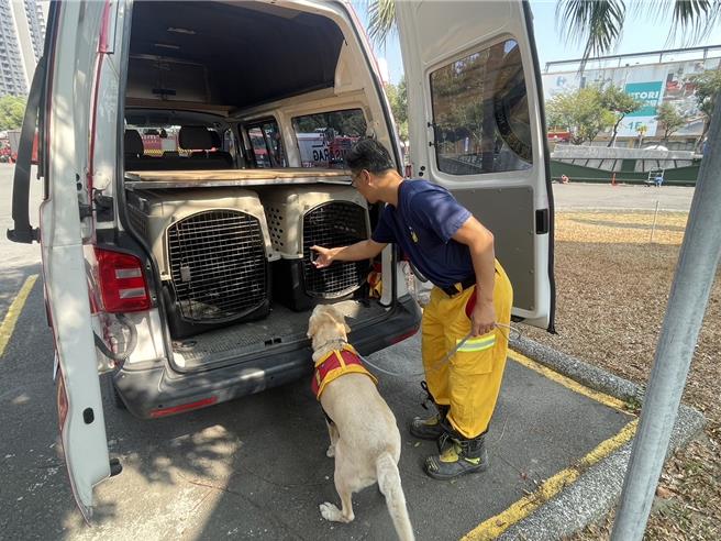 高雄市特搜队派10人1犬赴花莲救灾。（翻摄照片／洪靖宜高雄传真）