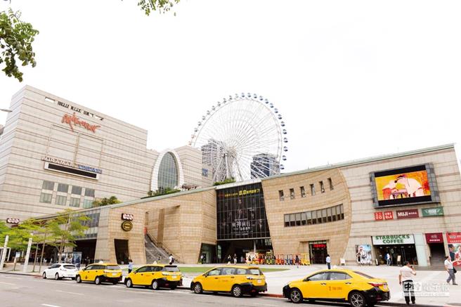 美麗華影城發布暫停營業公告並啟動退票機制。（資料照）