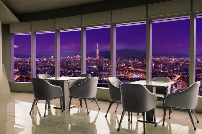 全國最高自助餐廳50樓Café可眺望新北市高空景觀，安全考量，今(3)日暫停營業。(Mage50餐飲及宴會提供)