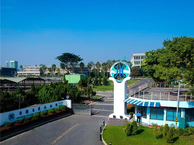 地震後造成六龜區自來水管線內水流異常，自來水公司第七區管理處請居民耐心等候水壓恢復正常。（本報資料照片／林雅惠高雄傳真）