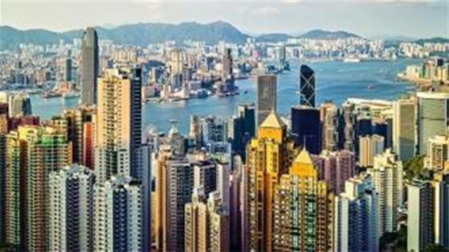 香港房市極速反彈一手房成交創1998年後單月新高，有人一次買走24套房。（澎湃新聞）