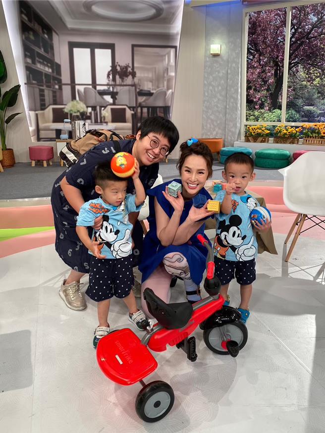 張齡予透露負責管理姊姊人在台北，只能遠端遙控。（張齡予提供）