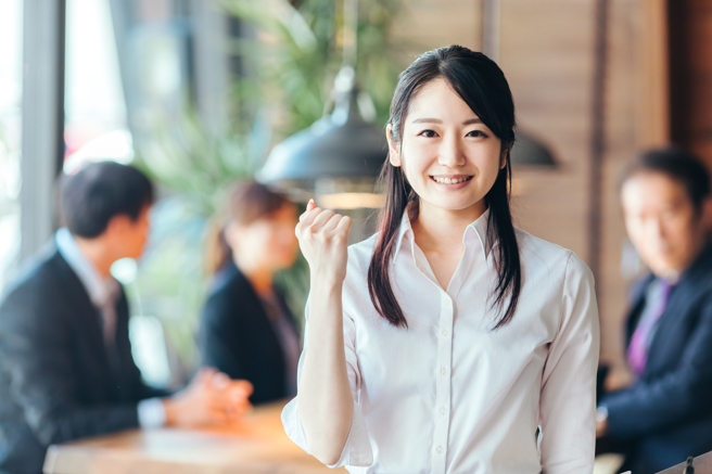 生肖鸡、牛和蛇的女性性格乐观，不容易被问题影响情绪，总能抱持淡定的态度面对难关。(示意图:shutterstock/达志)