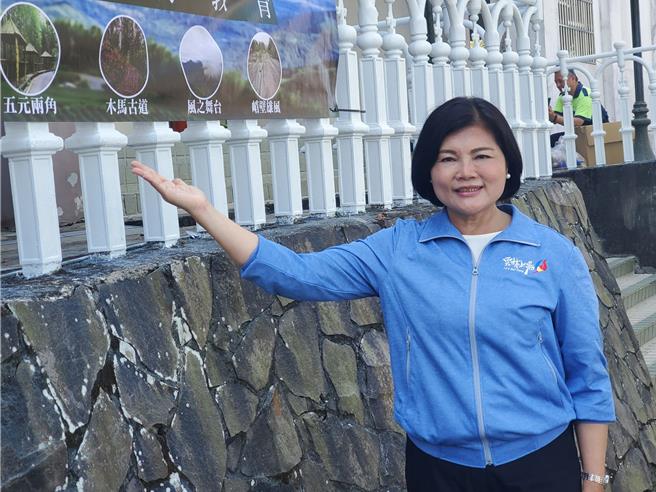 雲林縣長張麗善勉勵孩子們把對家鄉美景的感動帶給親朋好友。（周麗蘭攝）