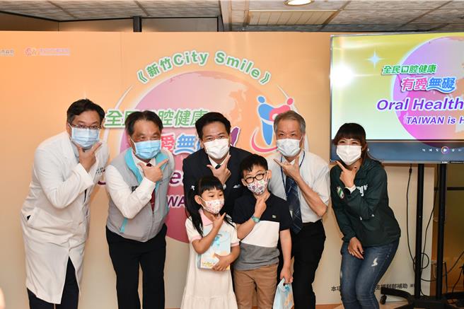 新竹市政府宣布自4月1日起至4月15日，竹市懷孕婦女及15歲以下兒童，持健保卡至全市32間孕婦兒童親善愛心牙醫院所，即可享「免掛號費」。（新竹市政府提供／陳育賢新竹傳真）