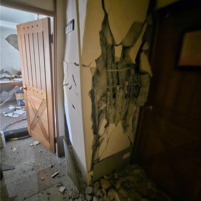 0403花蓮強震、全台有感，並造成部分房舍倒塌。（芥菜種會提供／林良齊台北傳真）