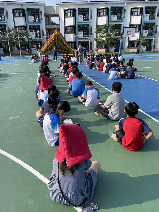 莲潭国中小学儿童节庆祝活动临时改为地震机会教育。（莲潭国中小学提供／宝智华台南传真）
