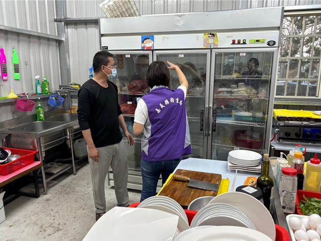 卫生局启动专案稽查、辅导业者落实卫生自主管理。（嘉义县政府提供∕吕妍庭嘉义传真）