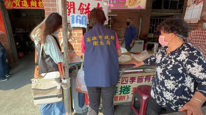 高雄市衛生局在傳統市場加強抽驗與稽查應景食品。（圖／高雄市衛生局）