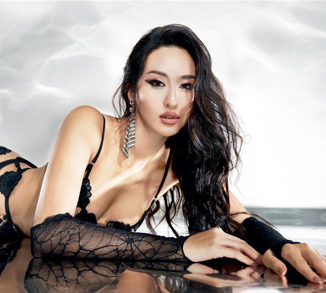 京站邀請台灣美妝品牌「文森先生」獨家快閃1F，14日下午2點至4點消費滿1680元，可與一日店長薔薔合照，限20名。（京站提供／朱世凱台北傳真）