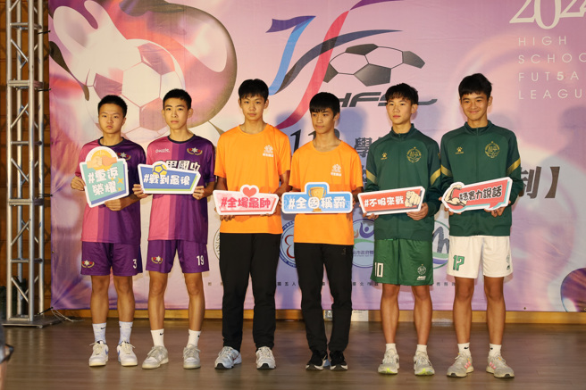 國中男生組球員在賽前誓師，為自己的隊伍加油打氣。(照片/教育部提供)