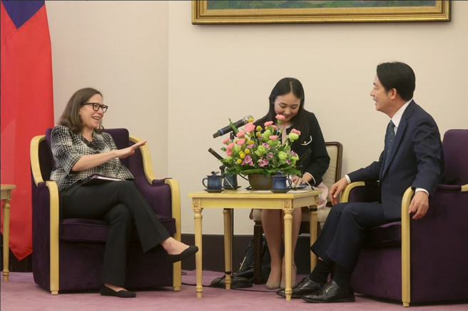 賴清德副總統今（1）日下午接見美國在台協會（AIT）主席羅森柏格（Laura Rosenberger）。（照片來源：總統府提供）