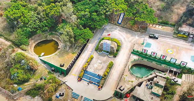 近日網路流傳二膽島國軍士兵被大陸無人機嚇得跑光光為題的影片，引發軍方關注。圖為二膽島上的設施都清晰可見。（摘自YT研究星星二十年）