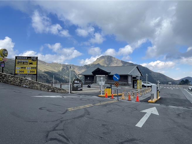 昆阳、武岭及合欢山庄3座停车场座落于合欢山暗空公园范围内，每天下午5时后熄灯。（林保署南投分署提供／杨静茹南投传真）