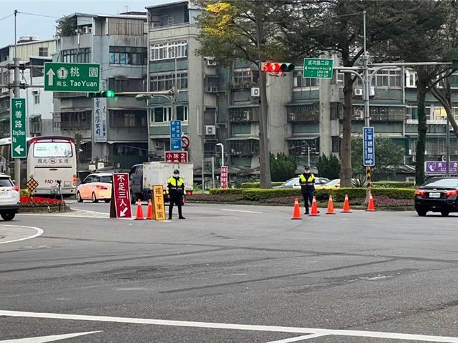 维护地震后交通顺畅，北市警启动疏导勤务。（警方提供）