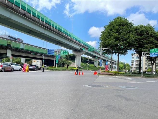维护地震后交通顺畅，北市警启动疏导勤务。（警方提供）