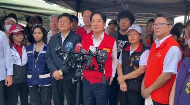 副总统赖清德3日下午亲自前往花莲勘灾，允诺中央提供赈灾及重建协助。（总统府提供）