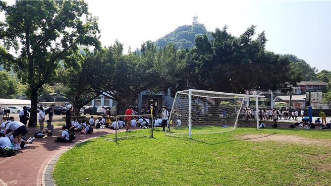 台北市教育局表示，今日共13間園所、1所實驗教育機構停課，受影響學生數6760位，目前僅景美女中下周起線上教學，其餘停課學校下周恢復實體課程。（台北市教育局提供／蔡佩珈台北傳真）