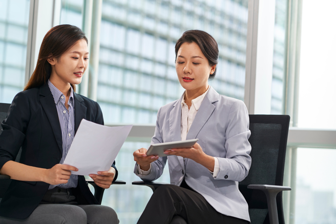 生肖牛、鼠、虎及龍的女性努力賺錢，積累不少財富，晚年卻捨不得花，甚至擔心錢不夠用。(示意圖:shutterstock/達志)